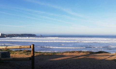 Praia do Baleal Norte, view along the sand towards the Baleal headland