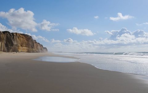 The open, exposed beach break at Barroco da Adega on the Óbidos Coast